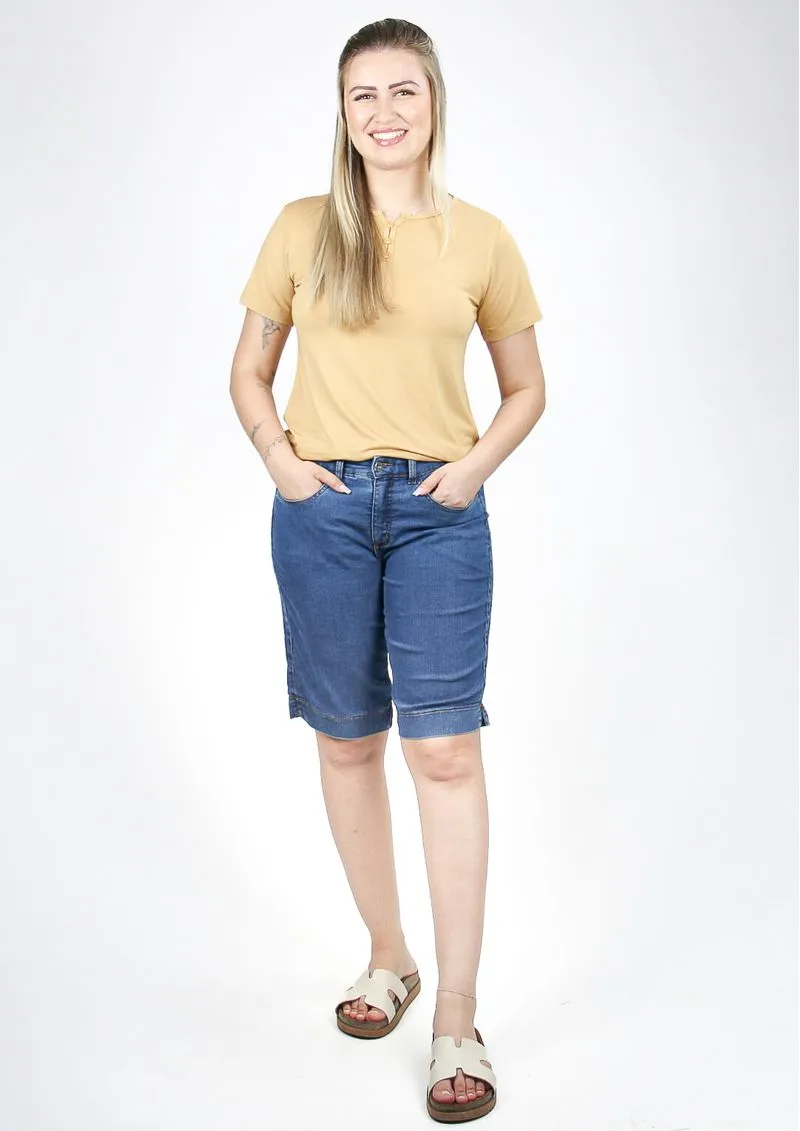 Bermuda jeans feminina: Como criar looks para um visual casual e moderno?