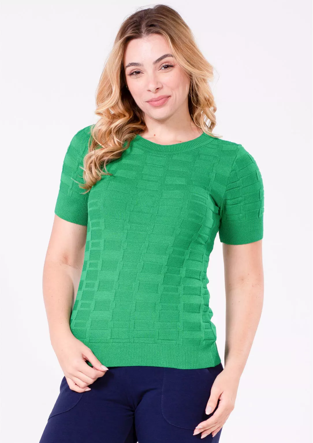 Blusa verde: por que essa peça é tendência e atravessa todas as estações?